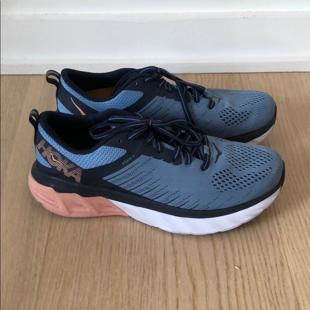 Hoka Arahi 3